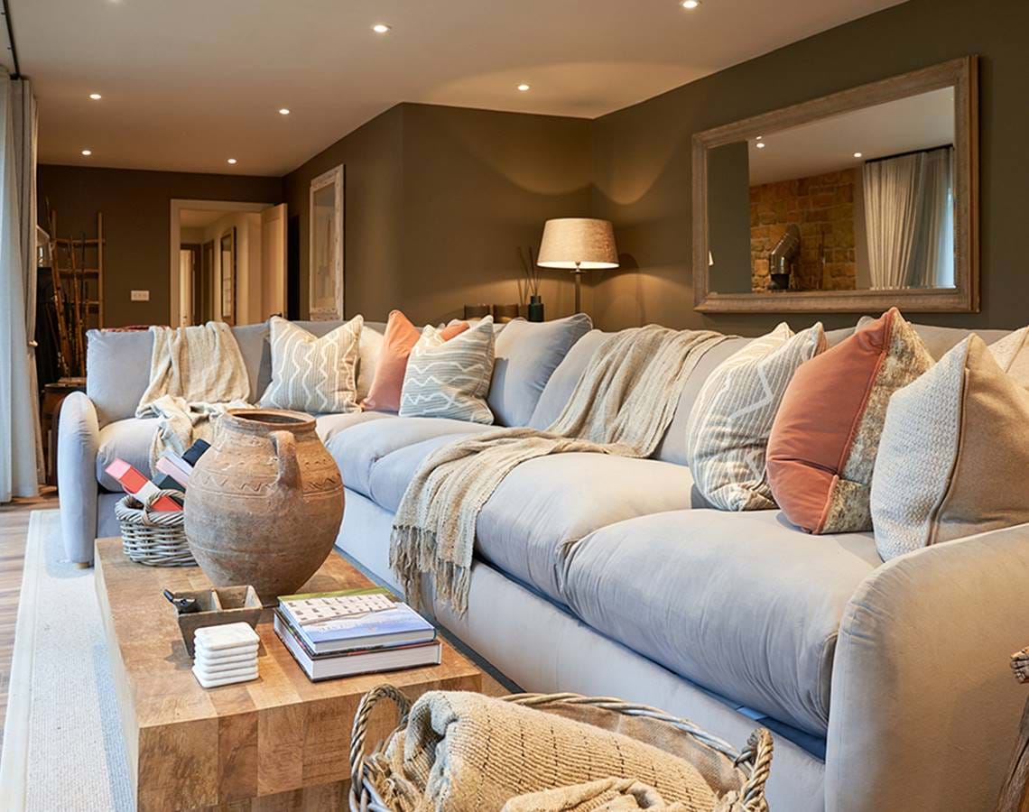PROPERTY FEATURES