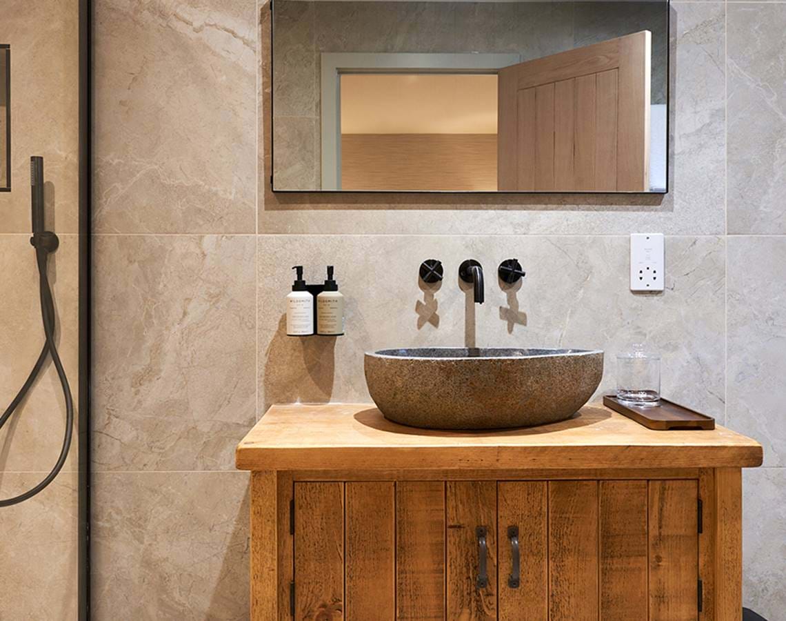 PROPERTY FEATURES