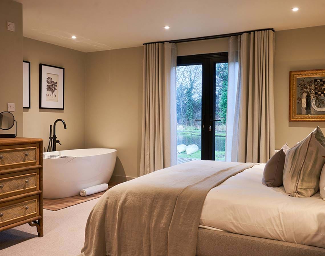 PROPERTY FEATURES