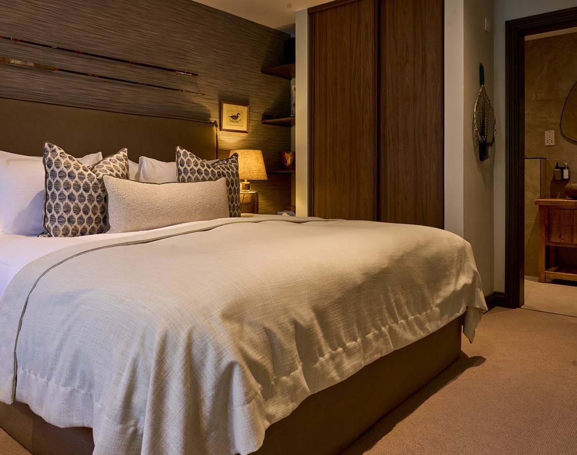 PROPERTY FEATURES