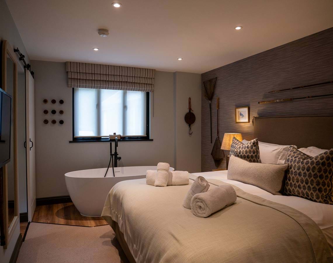 PROPERTY FEATURES
