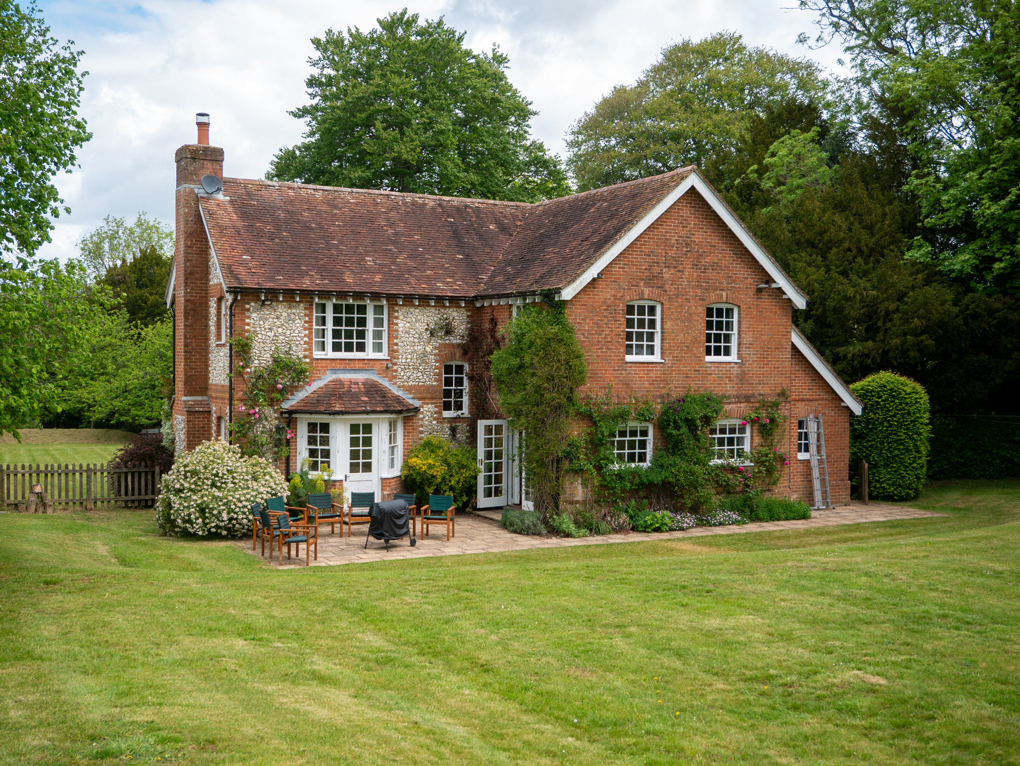 PROPERTY FEATURES