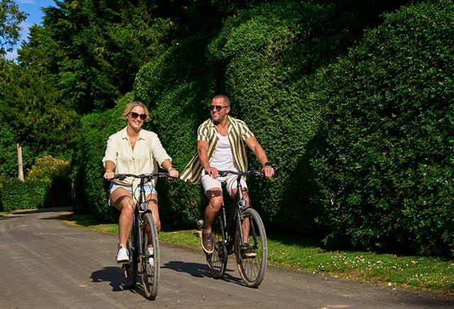 EXPERIENCES & WELLNESS