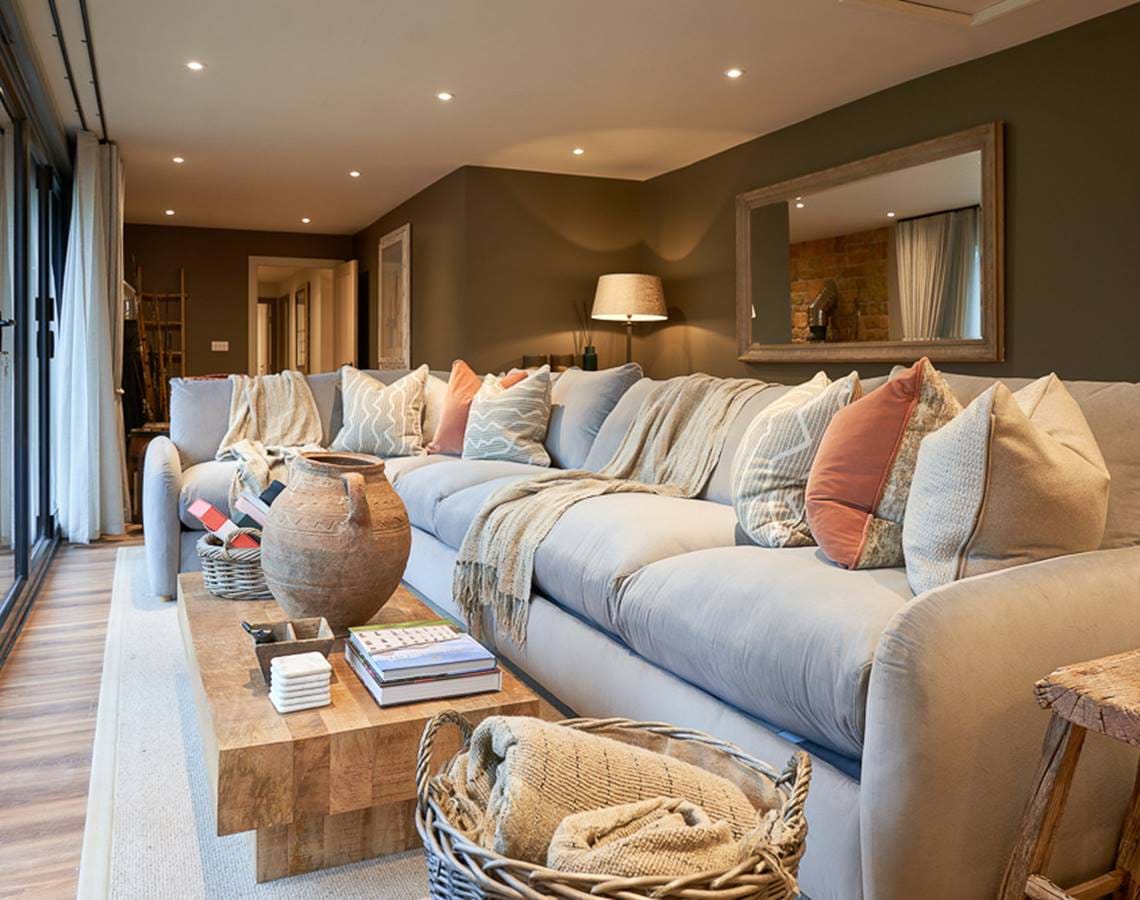 PROPERTY FEATURES