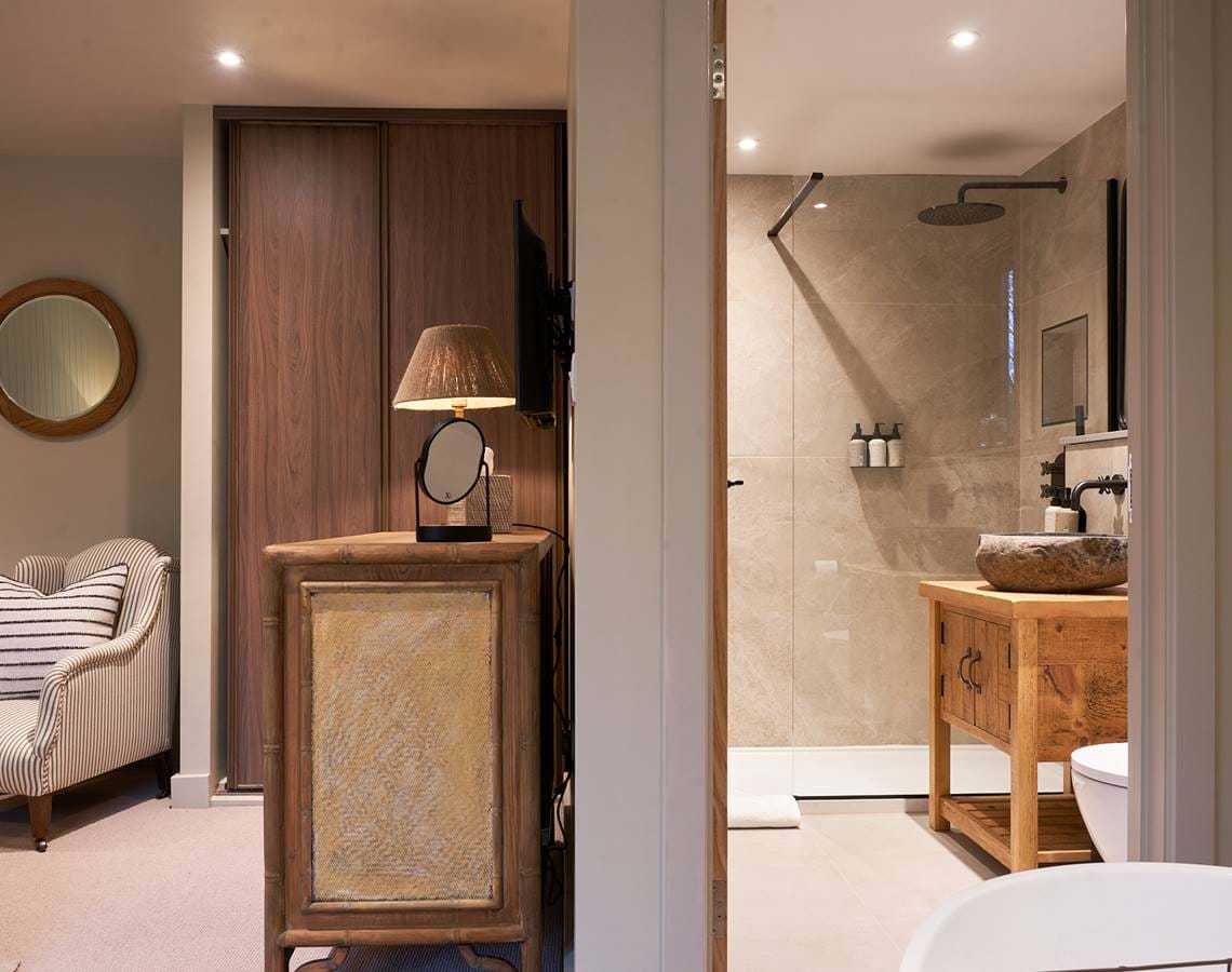 PROPERTY FEATURES